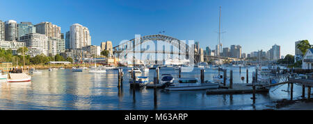 Sydney Harbour Bridge da Lavender Bay, Sydney, Nuovo Galles del Sud, Australia Foto Stock