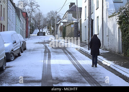 Castletownshend, West Cork, Irlanda. Il 28 febbraio 2018. La prima nevicata la Bestia da est fatta salire su e fuori del villaggio pericolosi. Credito: aphperspective/Alamy Live News Foto Stock