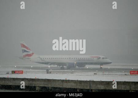 Snow interrompere i voli presso l'Aeroporto di London City nella zona est di Londra a causa della neve che è stato parte di #BeastfromtheEast tempesta di neve con conseguenti ritardi e cancellazioni Foto Stock