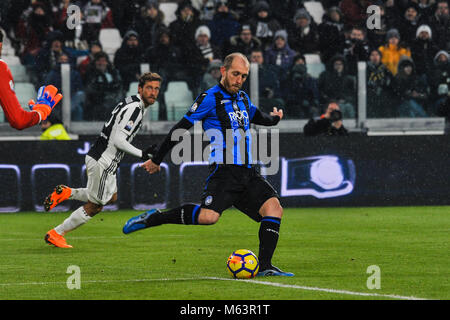 Torino, Italia. Il 28 febbraio 2018. Andrea Masiello (Atalanta BC) durante la TIM Cup partita di calcio tra Juventus e Atalanta BC presso lo stadio Allianz il 28 febbraio, 2018 a Torino, Italia. Credito: FABIO PETROSINO/Alamy Live News Foto Stock