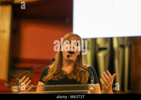 Londra, Regno Unito. 28 Feb, 2018. Angela Rayneri MP (Ombra il Segretario di Stato per l'Educazione) parla al UCU pensioni sciopero al rally di Westminster Hall centrale. Penelope Barritt/Alamy Live News Foto Stock