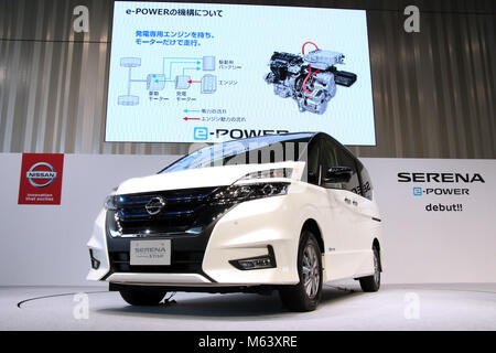 Yokohama, Giappone. 28 Feb, 2018. In Giappone il gigante automobilistico Nissan Motor executive Asako Hoshino introduce la società del minivan 'Sserena e-Power' presso la società ha la sede a Yokohama, suburbana Tokyo mercoledì 28 febbraio, 2018. Serena e-Power ha un motore elettrico generato potenza motore unità e sarà in vendita il 1 marzo. Credito: Yoshio Tsunoda/AFLO/Alamy Live News Foto Stock