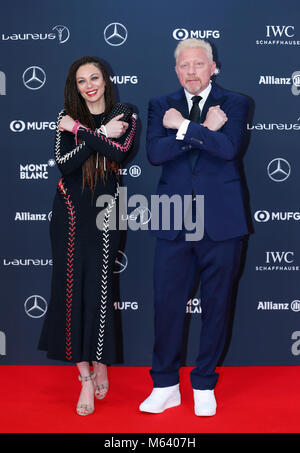 Il Principato di Monaco. Il 27 febbraio, 2018. Ex tedesco giocatore di tennis Boris Becker (R) e sua moglie Lilly Becker arrivano al 2018 Laureus World Sports Awards a Monaco il 27 febbraio 2018. Credito: Voi Pingfan/Xinhua/Alamy Live News Foto Stock