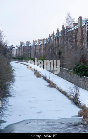 Edimburgo Scozia UK. Il 28 febbraio 2018. Regno Unito: meteo neve copre Edinburgh tetti e palazzi dopo che il paese è colpito da un forte clima invernale. Credito: Lorenzo Dalberto/Alamy Live News Foto Stock