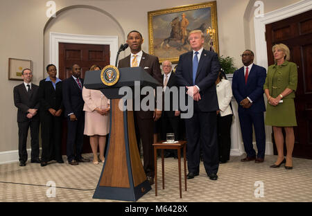 Johnny Taylor, Jr. parla dopo essere stato introdotto dal presidente Donald Trump come presidente del presidente del consiglio di consulenti su storicamente Black college e università, 27 febbraio 2018, presso la Casa Bianca di Washington, DC. Foto di Chris Kleponis/ CNP foto: Chris Kleponis/consolidato Notizie Foto/Chris Kleponis - CNP Foto Stock