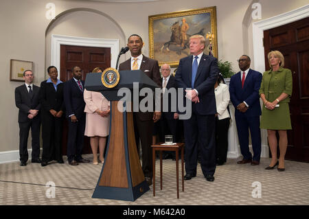 Johnny Taylor, Jr. parla dopo essere stato introdotto dal presidente Donald Trump come presidente del presidente del consiglio di consulenti su storicamente Black college e università, 27 febbraio 2018, presso la Casa Bianca di Washington, DC. Foto di Chris Kleponis/ CNP foto: Chris Kleponis/consolidato Notizie Foto/Chris Kleponis - CNP Foto Stock