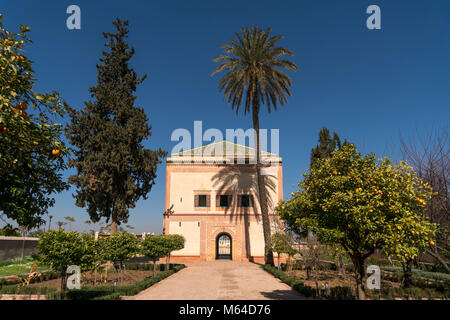 Pavillon im Menara-Garten, Marrakesch, Königreich Marokko, Afrika | Giardino Saadiane il padiglione dei giardini di Menara, Marrakech, Regno di Marocco, Afr Foto Stock