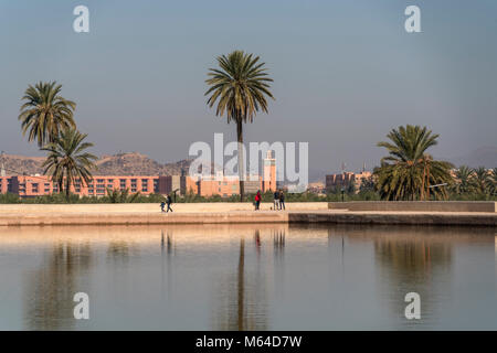 Wasserbecken Menara-Garten im, Marrakesch, Königreich Marokko, Afrika | bacino idrico di giardini di Menara, Marrakech, Regno di Marocco, Africa Foto Stock