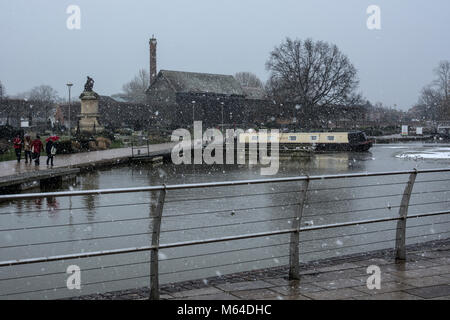 Bancroft Bacino del canale in un blizzard cercando cupa, Stratford-upon-Avon, Warwickshire, Regno Unito Foto Stock