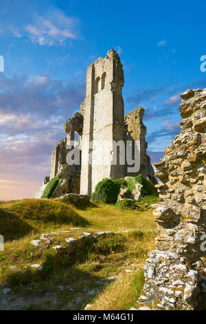 Medieval Corfe Castle mantenere close up sunrise, costruito nel 1086 da Guglielmo il Conquistatore, Dorset Inghilterra Foto Stock