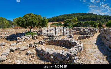 Foto e immagine dell'esterno le rovine di Palmavera round preistorico villaggio nuragico sito archeologico, media età del Bronzo (1500 AC), Alghero, sar Foto Stock