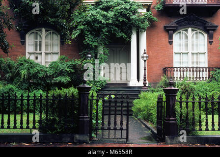 Anni ottanta il Mercer-WILLIAMS House Museum costruito nel 1868 SAVANNAH GA USA - 049405 Met001 HARS STILE VITTORIANO Foto Stock