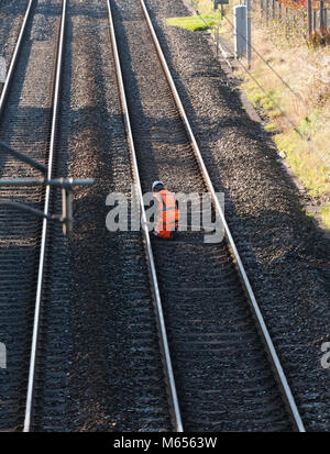 Milnthorpe (nord di Carnforth) effettuare l'ispezione visiva settimanale della linea ferroviaria, la linea è chiusa fino alle 1030 di domenica per questo motivo Foto Stock