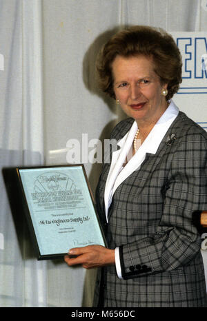 Il primo ministro inglese Margaret Thatcher a Radio Times Enterprise Awards per le piccole e medie imprese 1987 Foto Stock