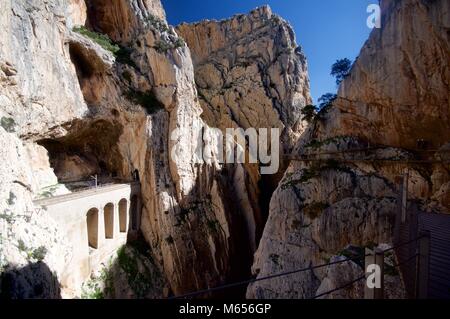 Le vertiginose Caminito del Rey passerella di montagna nella provincia di Malaga, Spagna Foto Stock