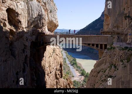 Le vertiginose Caminito del Rey passerella di montagna nella provincia di Malaga, Spagna Foto Stock