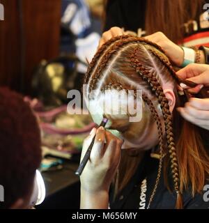 AW 18 LONDON FASHION WEEK ... Foto Stock