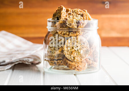 I cookie di fiocchi d'avena, granola cookies in barattolo. Foto Stock