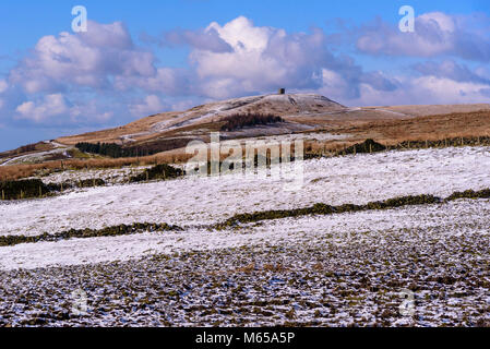 Rivington Pike vicino a Chorley Lancashire su un inverno nevoso giorno. Foto Stock