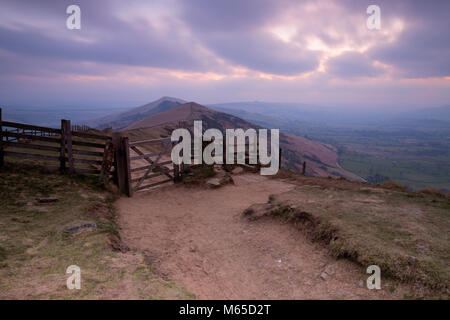 Alba sul Mam Tor in Peak District nel Derbyshire Foto Stock