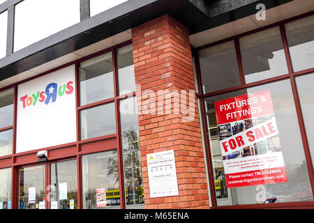 Toys R Us a Shrewsbury, uno di molti dei loro negozi in amministrazione. Foto Stock