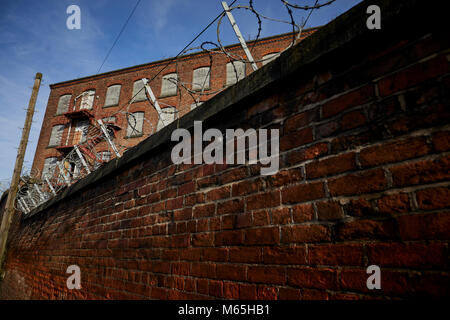 Mulino di usura o di stramazzo Mill a Stockport. L'ex cotonificio supporti sotto il viadotto di Stockport Foto Stock