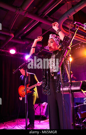 Yuna, Yunalis binti Mat Zara'ai, malese musicista cantautore artista a U Street Music Hall. Washington, D.C. Febbraio 5, 2014 Foto Stock