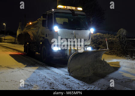 Snow Plough & Gritter nelle prime ore a Leeds Foto Stock