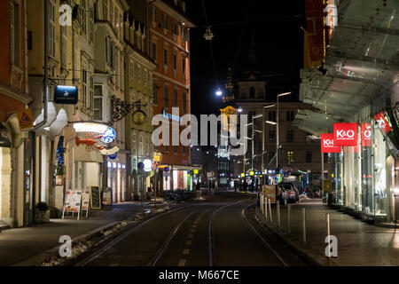 Graz, Austria - 08.02.2018: vista dal Sackstrasse sulla piazza principale della città Foto Stock