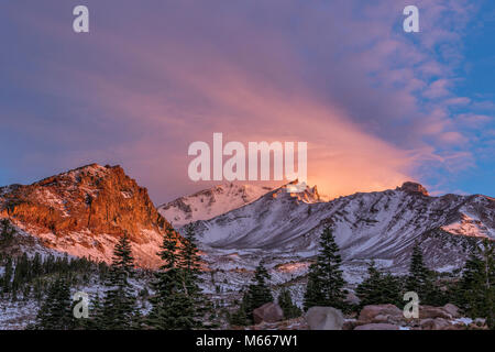 Sunrise, Panther Prato, Mount Shasta, Shasta-Trinity National Forest, California Foto Stock