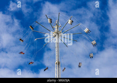 Alta fiera swing, Liverpool, Merseyside England, UK, Regno Unito Foto Stock