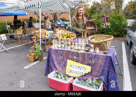 Lewisburg West Virginia, Appalachian Appalachia Allegheny Mountains, Washington Street, mercato agricolo Sabato, contadini, 'produttori, frutta, verdura Foto Stock