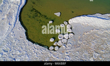 Il ghiaccio galleggiante nel lago Michigan. Per di più andare a www.tcaerialphotography.com Foto Stock