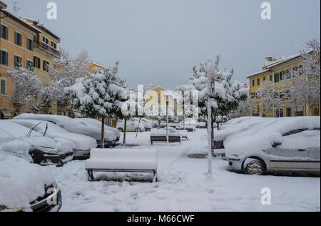 Poggio Mirteto (Italia) - Il centro storico di una piccola città in provincia di Rieti, accanto a Roma capitale, eccezionale nevicata del Febbraio 2018 Foto Stock