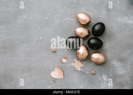 Oro e nero uovo di pasqua decorazioni Foto Stock