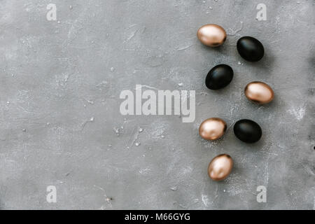 Oro e nero uovo di pasqua decorazioni Foto Stock