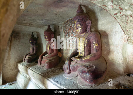 Statue di Buddha in Pho Win Taung Grotte Monywa, Mandalay Foto Stock