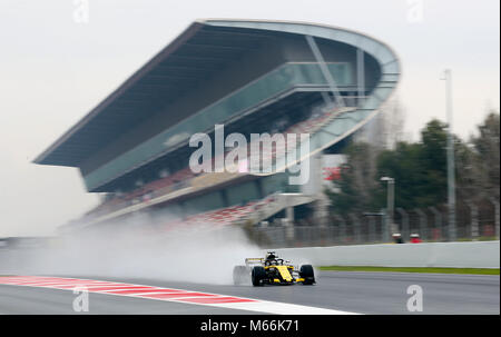 La Renault Niko Hulkenberg durante la quattro giorni di test pre-stagione sul circuito de Barcelona-Catalunya, Barcellona. Foto Stock