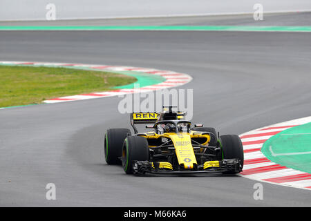 La Renault Niko Hulkenberg durante la quattro giorni di test pre-stagione sul circuito de Barcelona-Catalunya, Barcellona. Foto Stock