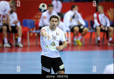 CRACOV, Polonia - 21 gennaio 2016: Uomini EHF European Handball Federation EURO 2016 Cracovia Tauron Arena Francia - Bielorussia o/p: Barys Pukhouski Foto Stock