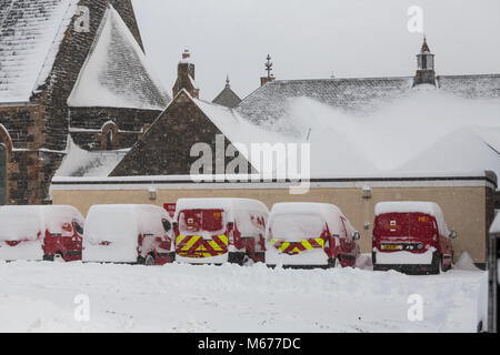 Peebles, Scozia. 1 Mar, 2018. Regno Unito: Meteo Post furgoni bloccato in Peebles Credito: Edward Shoote/Alamy Live News Foto Stock