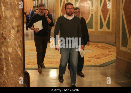 Barcellona, Spagna. 01 Mar, 2018. I rappresentanti della tazza di entrare nella sessione plenaria del Parlamento della Catalogna, il 01 marzo 2018, a Barcellona, Spagna. Credito: Gtres Información más Comuniación on line, S.L./Alamy Live News Foto Stock