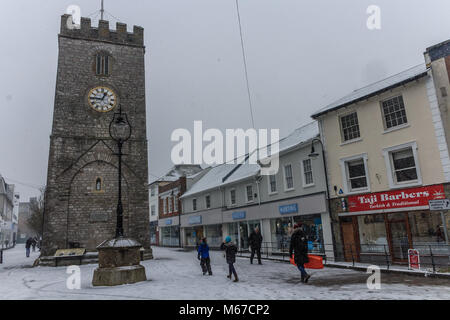 Devon, Regno Unito. 1 Marzo, 2018. Parti del Devon sono costretti a fermarsi come tempesta Emma arriva a essere soddisfatte dall'aria fredda dalla Bestia da est, causando pesanti la caduta di neve e un Rosso di avviso meteo a Newton Abbot, Devon, Regno Unito. Credito: JHNews / Alamy Live News Foto Stock