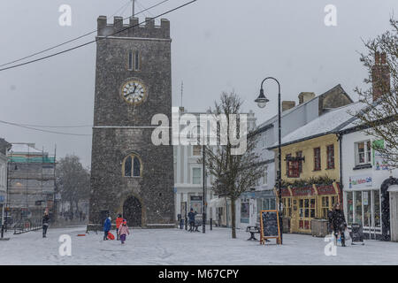 Devon, Regno Unito. 1 Marzo, 2018. Parti del Devon sono costretti a fermarsi come tempesta Emma arriva a essere soddisfatte dall'aria fredda dalla Bestia da est, causando pesanti la caduta di neve e un Rosso di avviso meteo a Newton Abbot, Devon, Regno Unito. Credito: JHNews / Alamy Live News Foto Stock