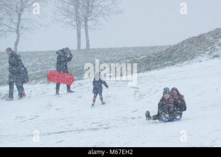 Il cosiddetto 'Bestia da est' soffia nel sud ovest del Regno Unito portando la nevicata causando gravi interruzioni di viaggio Foto Stock