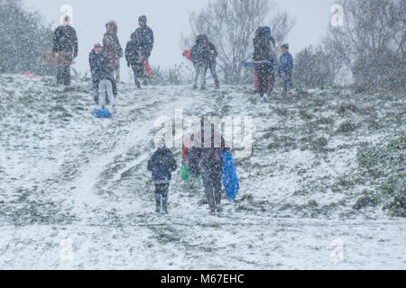 Il cosiddetto 'Bestia da est' soffia nel sud ovest del Regno Unito portando la nevicata causando gravi interruzioni di viaggio Foto Stock