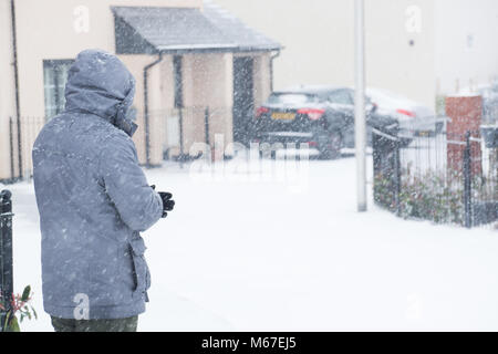 Il cosiddetto 'Bestia da est' soffia nel sud ovest del Regno Unito portando la nevicata causando gravi interruzioni di viaggio Foto Stock
