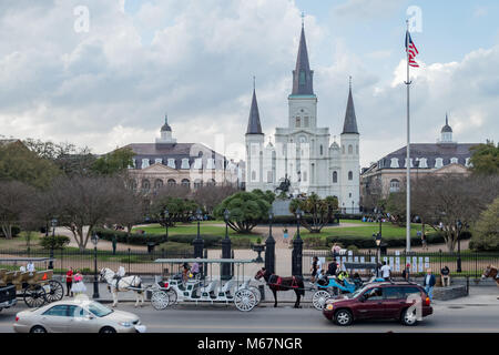 New Orleans, Feb 21: la famosa piazza Jackson e Cattedrale di San Louis su FEB 21,2018 a New Orleans, Louisiana Foto Stock