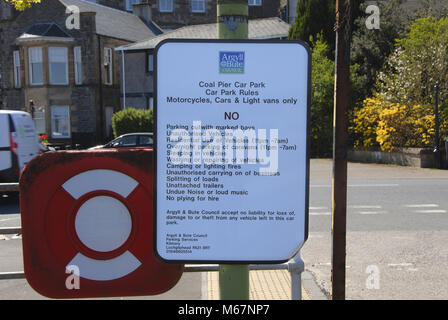 Avviso nel parcheggio, Dunoon, elencando le varie attività vietate Foto Stock