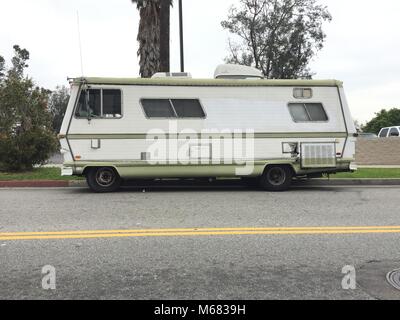 Vintage trailer van sulla strada Foto Stock